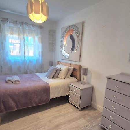 Spacious Two Bedroom Apartment With One Parking Space Thame Luaran gambar