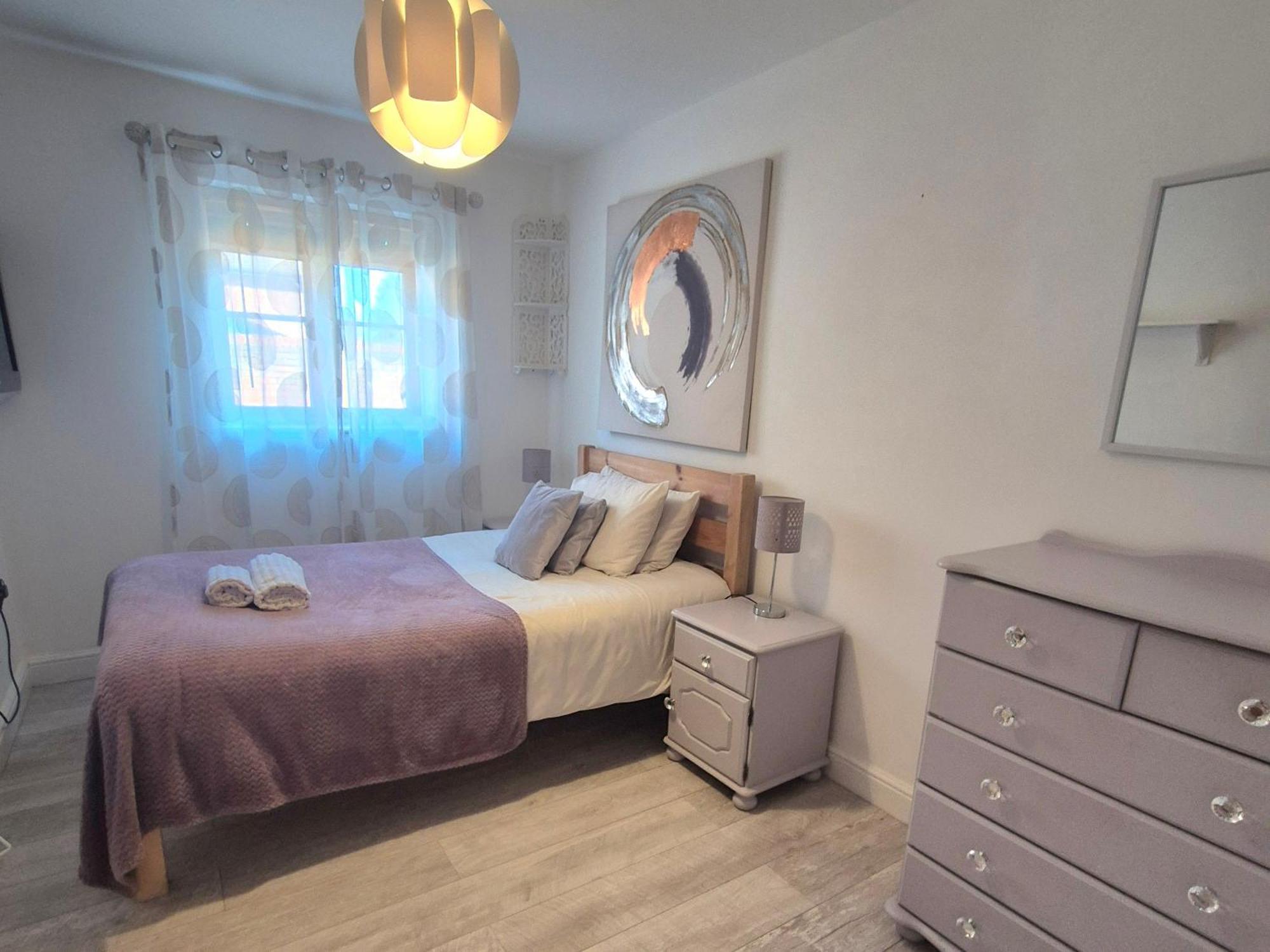 Spacious Two Bedroom Apartment With One Parking Space Thame Luaran gambar