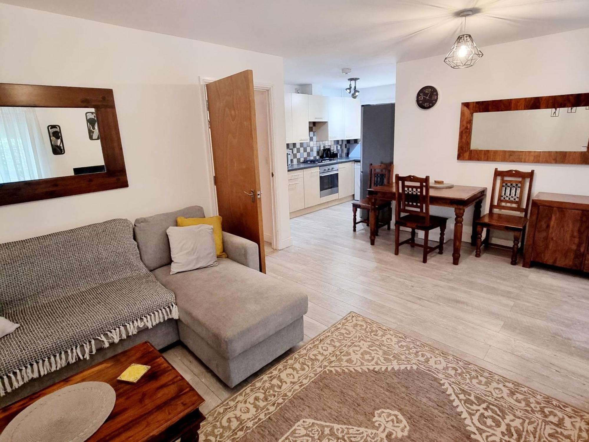 Spacious Two Bedroom Apartment With One Parking Space Thame Luaran gambar