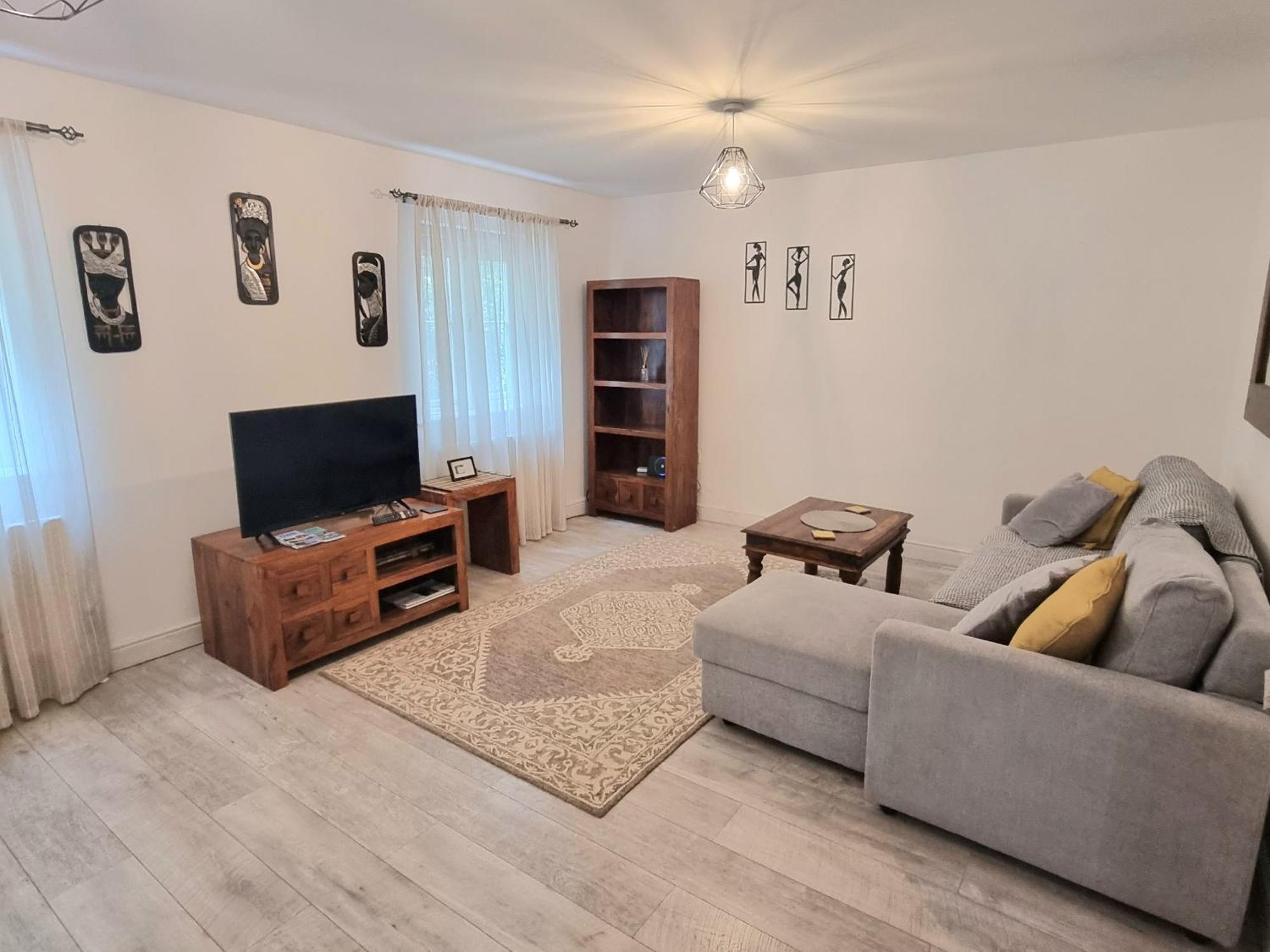Spacious Two Bedroom Apartment With One Parking Space Thame Luaran gambar